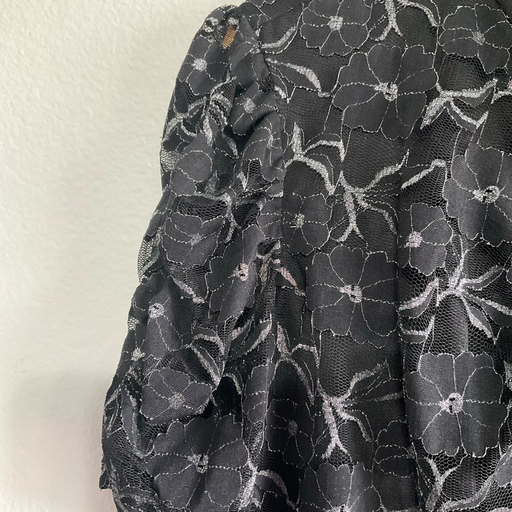 Torrid FLORAL KEYHOLE TOP size 3 new with tags T28 - Picture 4 of 9